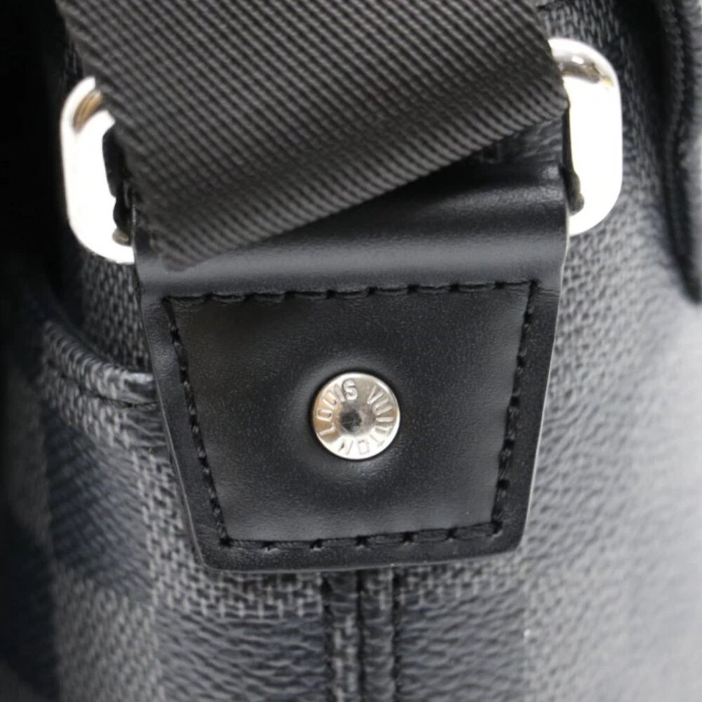 Louis Vuitton District Damier Graphite Messenger Bag - Black/Grey *READ* - Picture 11 of 16